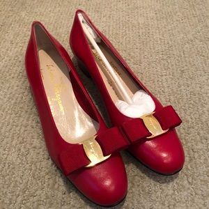 Ferragamo Red classic shoes